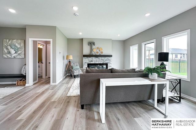 5501 Kestrel Parkway, Elkhorn, NE 68022