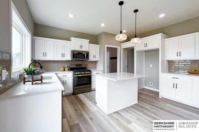 5501 Kestrel Parkway, Elkhorn, NE 68022