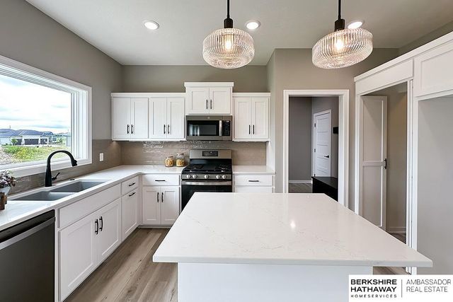 5501 Kestrel Parkway, Elkhorn, NE 68022