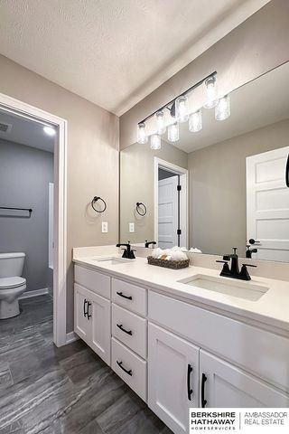 5501 Kestrel Parkway, Elkhorn, NE 68022