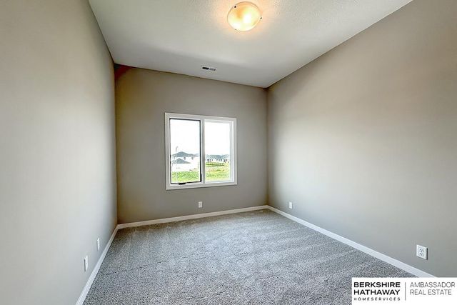 5501 Kestrel Parkway, Elkhorn, NE 68022