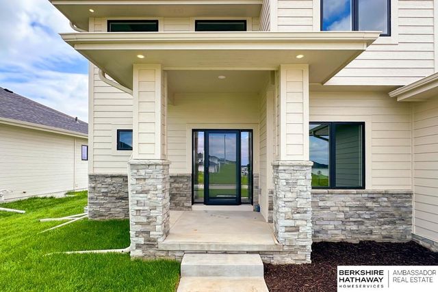 5501 Kestrel Parkway, Elkhorn, NE 68022