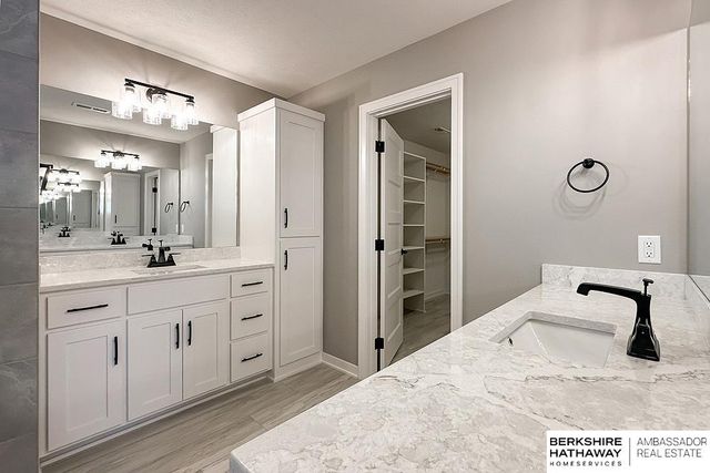 5501 Kestrel Parkway, Elkhorn, NE 68022