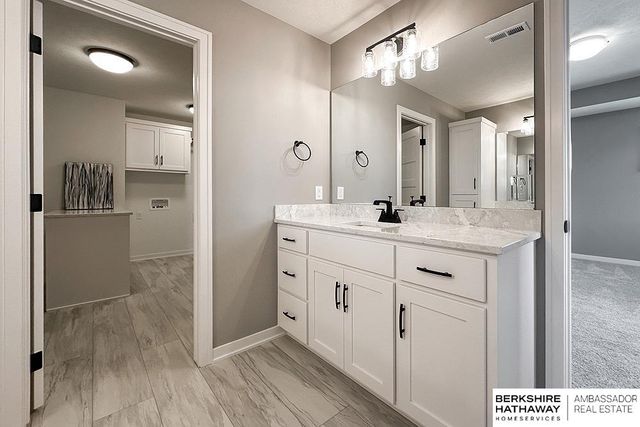 5501 Kestrel Parkway, Elkhorn, NE 68022