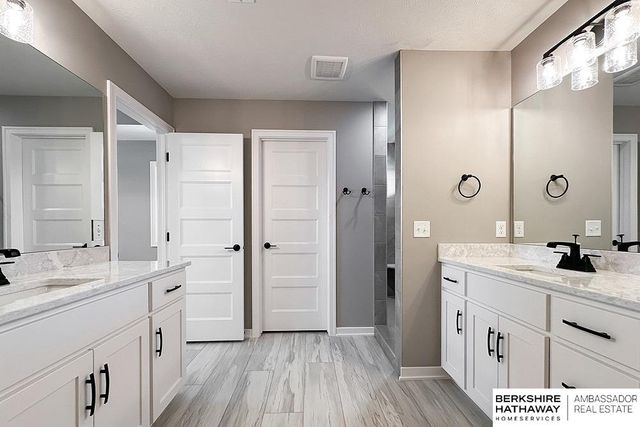 5501 Kestrel Parkway, Elkhorn, NE 68022