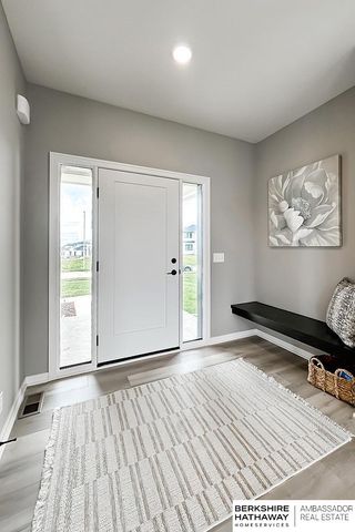 5501 Kestrel Parkway, Elkhorn, NE 68022