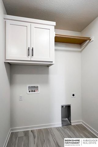 5501 Kestrel Parkway, Elkhorn, NE 68022