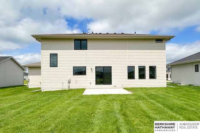 5501 Kestrel Parkway, Elkhorn, NE 68022