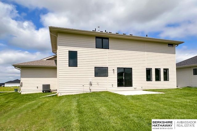 5501 Kestrel Parkway, Elkhorn, NE 68022