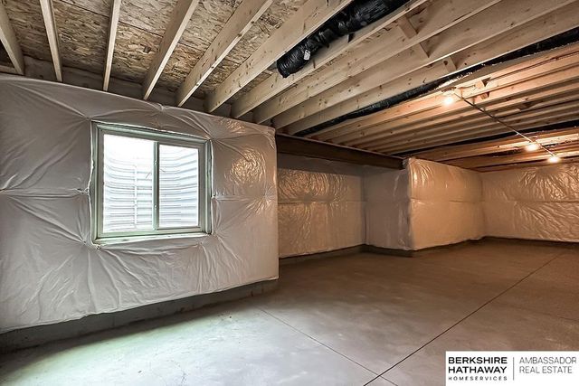 5501 Kestrel Parkway, Elkhorn, NE 68022