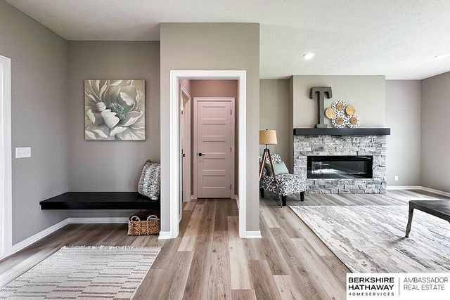 5501 Kestrel Parkway, Elkhorn, NE 68022