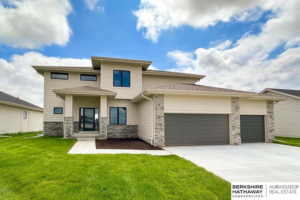 5501 Kestrel Parkway, Elkhorn, NE 68022