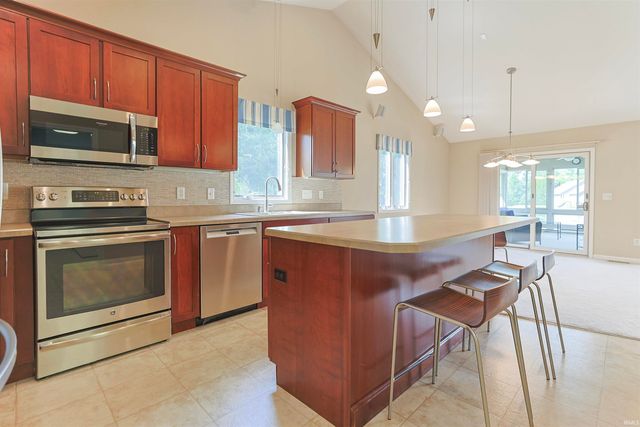 6629 Leeway Drive, South Bend, IN 46628