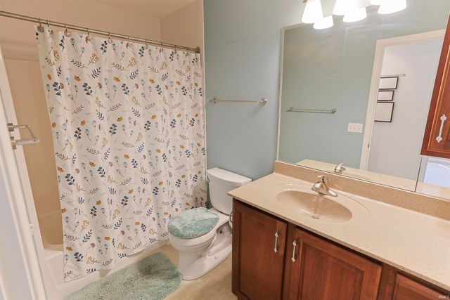 6629 Leeway Drive, South Bend, IN 46628