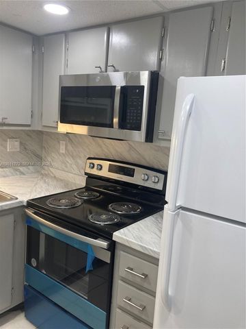 3000 NE 16th Ave 405, Oakland Park, FL 33334