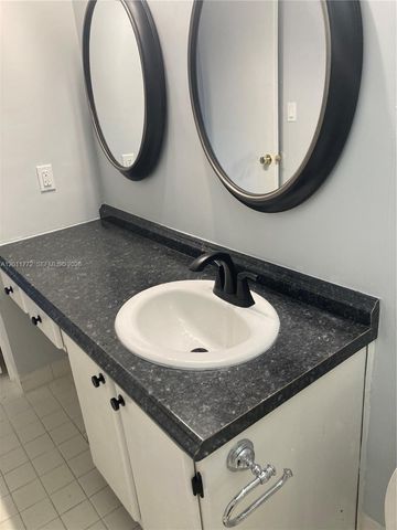 3000 NE 16th Ave 405, Oakland Park, FL 33334