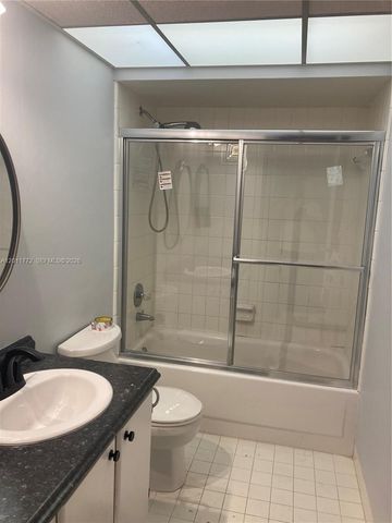3000 NE 16th Ave 405, Oakland Park, FL 33334