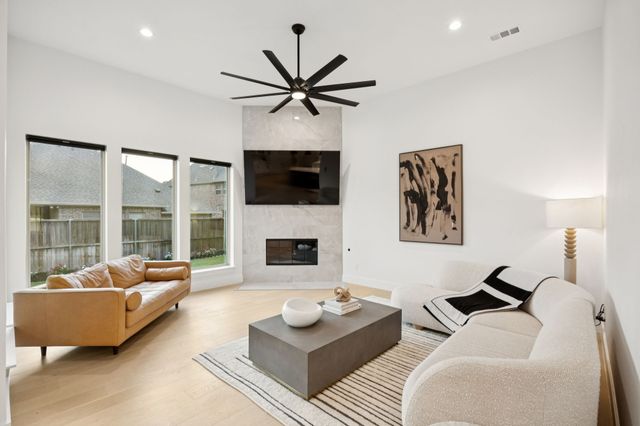 2252 HIDALGO Drive, Carrollton, TX 75010