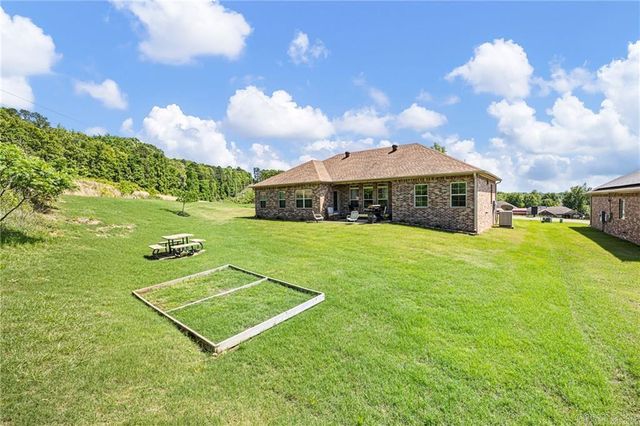 325 Crestwood Lane, Russellville, AR 72802