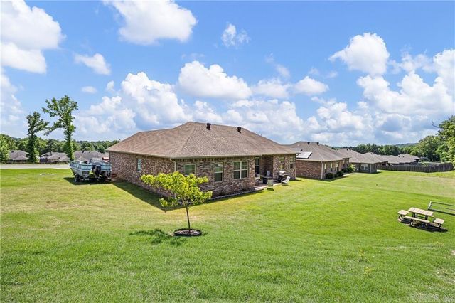 325 Crestwood Lane, Russellville, AR 72802