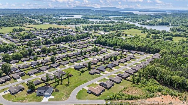 325 Crestwood Lane, Russellville, AR 72802