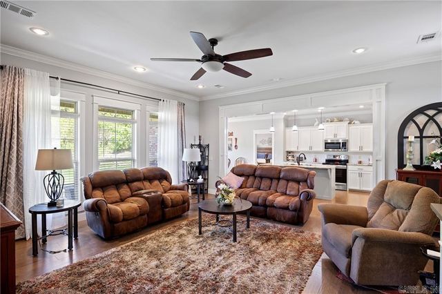 325 Crestwood Lane, Russellville, AR 72802