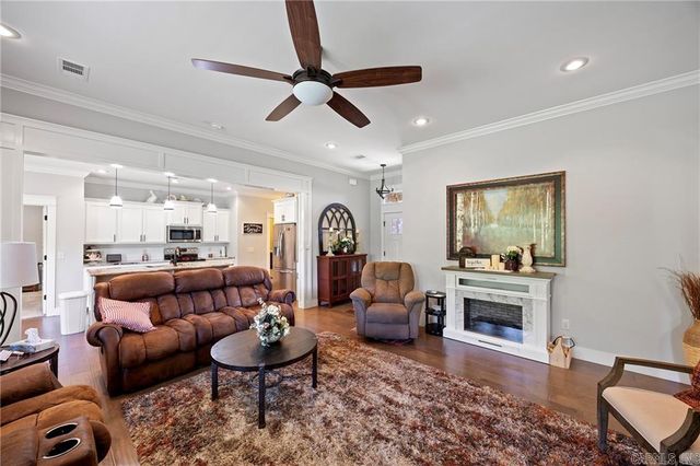 325 Crestwood Lane, Russellville, AR 72802