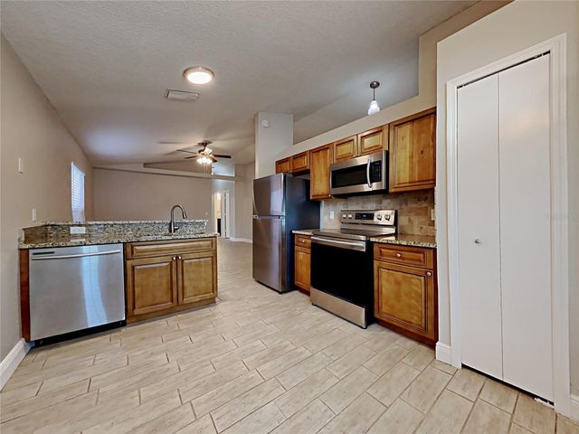 1604 CHATHAM CIRCLE, Apopka, FL 32703