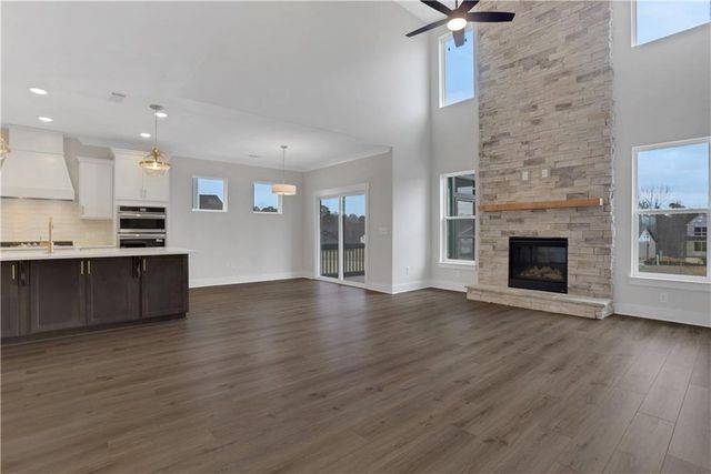 203 Coffee Lane, Hoschton, GA 30548
