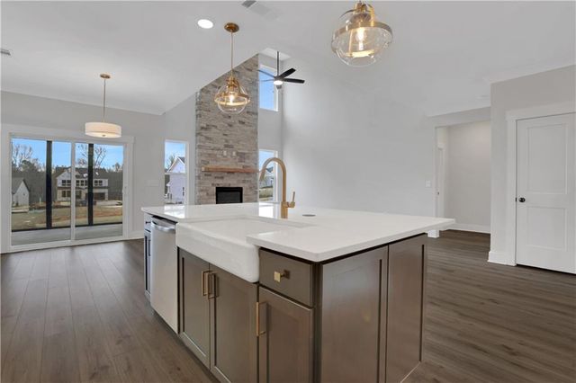 203 Coffee Lane, Hoschton, GA 30548