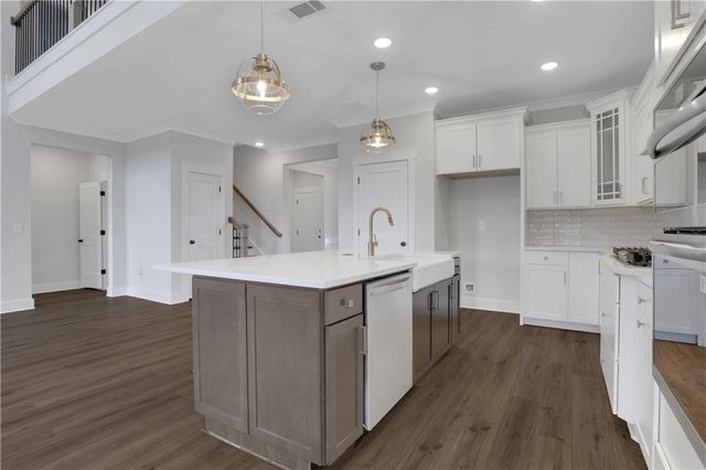 203 Coffee Lane, Hoschton, GA 30548