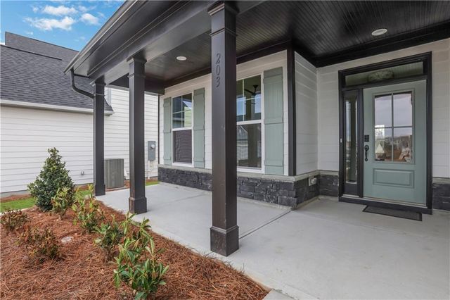203 Coffee Lane, Hoschton, GA 30548