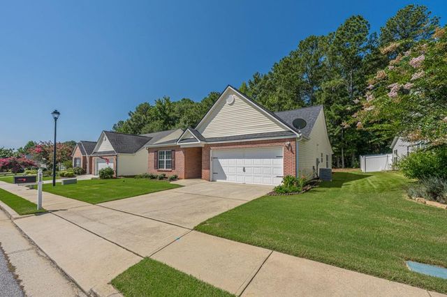 912 Village View Circle, Loganville, GA 30052
