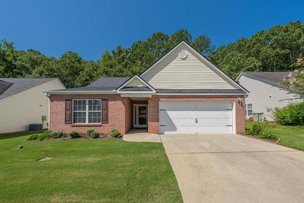 912 Village View Circle, Loganville, GA 30052