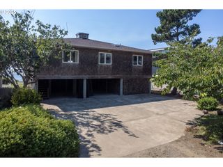 925 HAPPY CAMP Rd, Tillamook, OR 97141