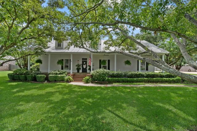 340 Hunters Hollow Drive, Bossier City, LA 71111