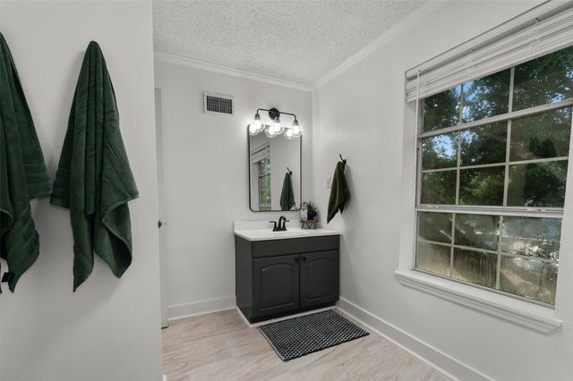 340 Hunters Hollow Drive, Bossier City, LA 71111