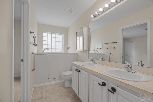 8138 Cosica Blvd, Navarre, FL 32566
