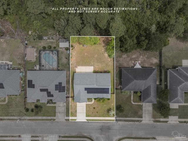 8138 Cosica Blvd, Navarre, FL 32566
