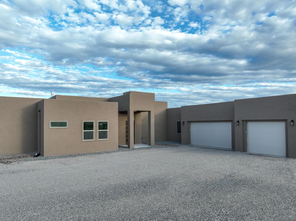 963 CAMINO SIN PASADA, Corrales, NM 87048