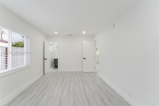 481 NE 51st Street, Oakland Park, FL 33334