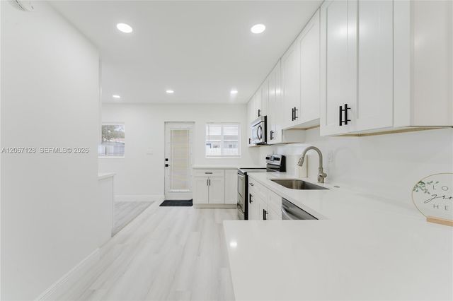 481 NE 51st Street, Oakland Park, FL 33334