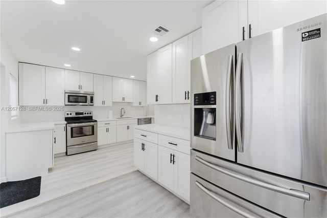 481 NE 51st Street, Oakland Park, FL 33334