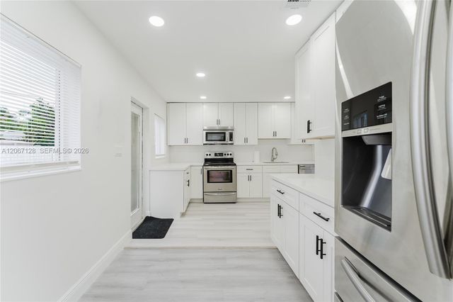 481 NE 51st Street, Oakland Park, FL 33334