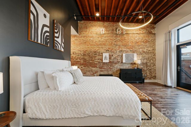 122 College Street 301, Asheville, NC 28801