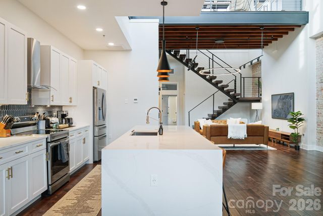 122 College Street 301, Asheville, NC 28801