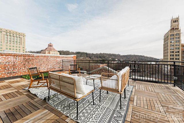 122 College Street 301, Asheville, NC 28801