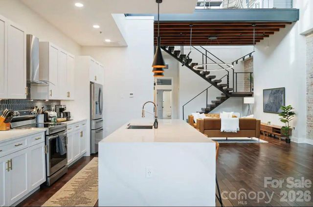 122 College Street 301, Asheville, NC 28801