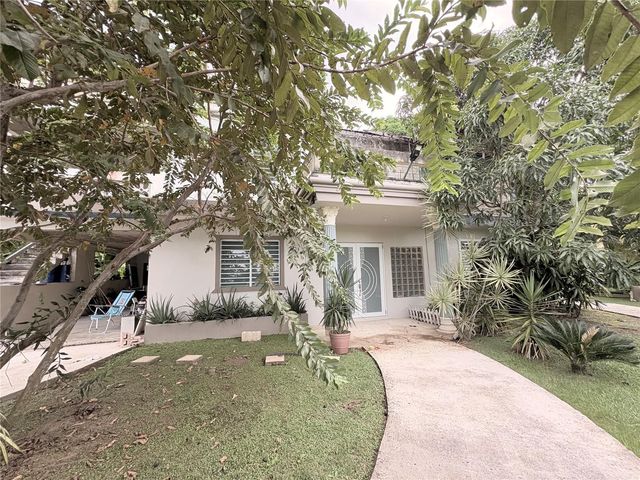 PR 860 MARTIN GONZALEZ, Carolina, PR 00986