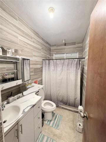 PR 860 MARTIN GONZALEZ, Carolina, PR 00986